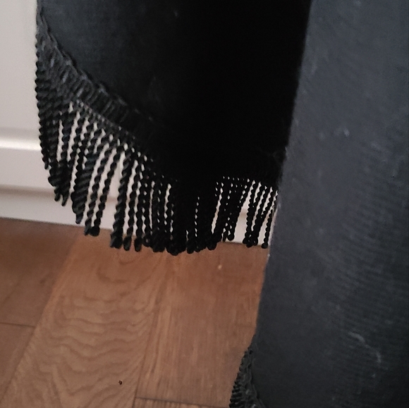 Black Wool Cape - Picture 4 of 9